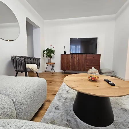Velvet Parang Kluž
